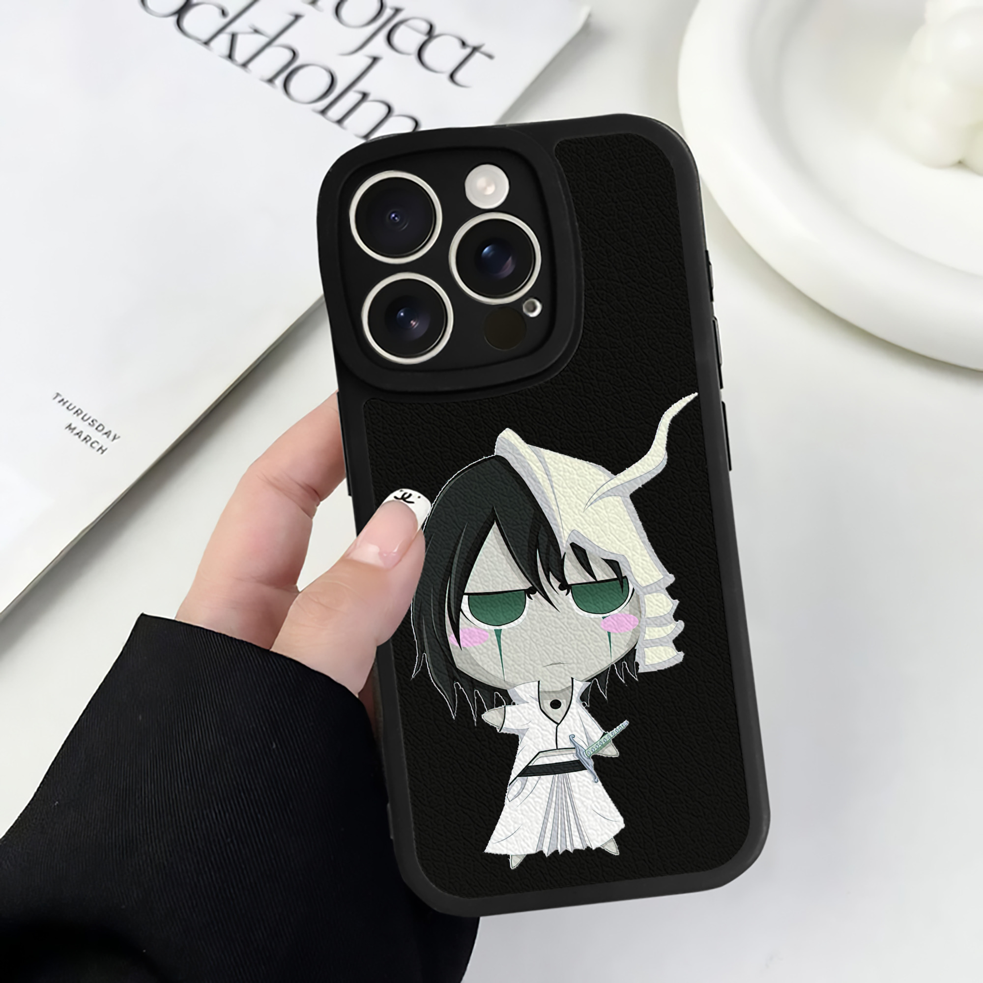 （画像用） ブリーチ ウルキオラ·シファー BLEACH Ulquiorra cifer 【iPhone 16シリーズ対応】シリコンスマホケース（レザー調） 材質：シリコン